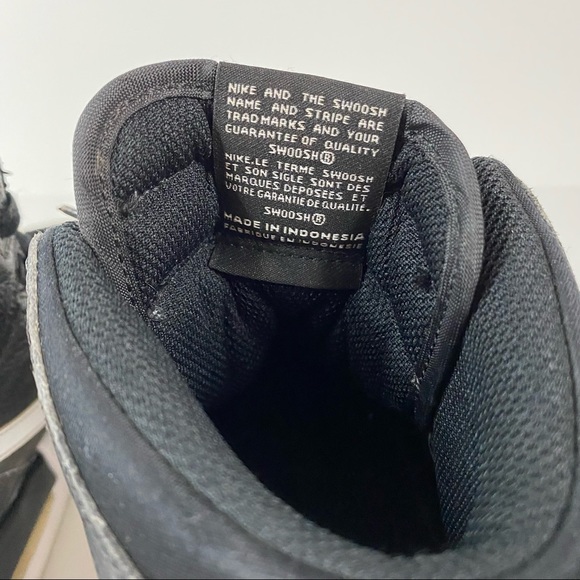 Nike Kids Boys 5Y Nike Air Jordan’s Black White Cement Gray - Picture 6 of 14